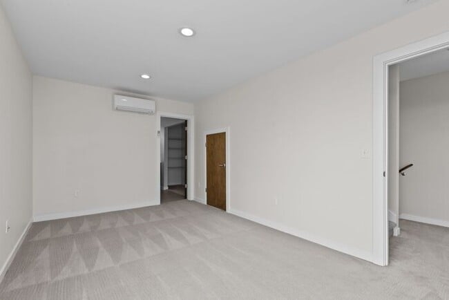 Building Photo - Trendy West Seattle Townhome w/Air Conditi...