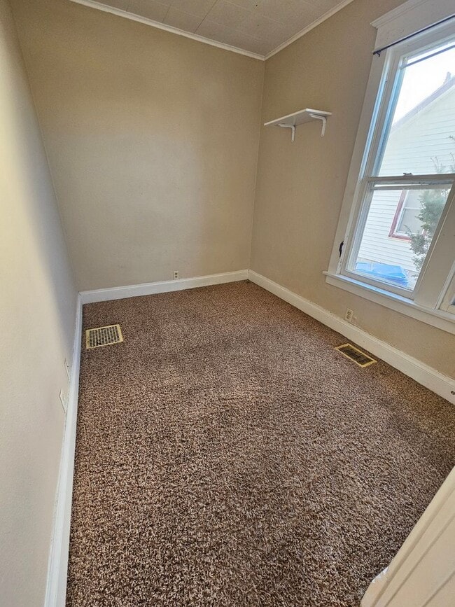 Building Photo - 349 10th St