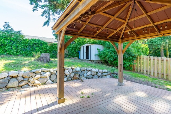 Building Photo - Beautiful Westside Oak Harbor Home Near Sunset Beach – 3 Bed + Bonus Room