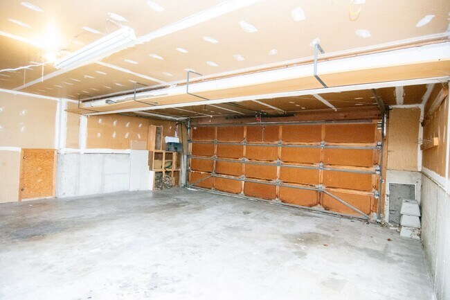 Building Photo - Really Nice 4 bedroom 3 Bath Home on Spacious Lot!