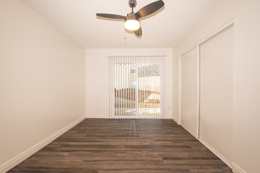 Building Photo - 1145 Meadow Lake Dr
