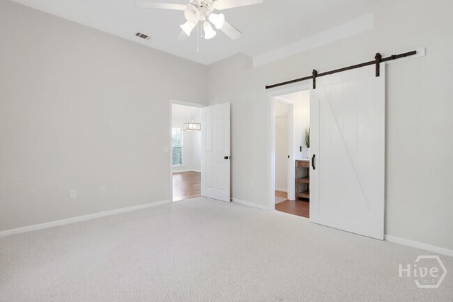 Building Photo - 120 Oak Ridge Cir