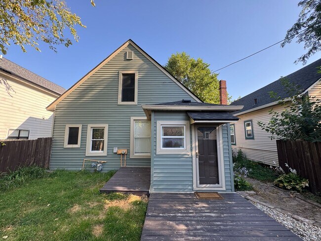 Building Photo - 619 Orange St
