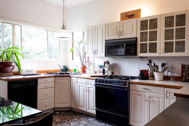 Building Photo - 2707 E Thomas St