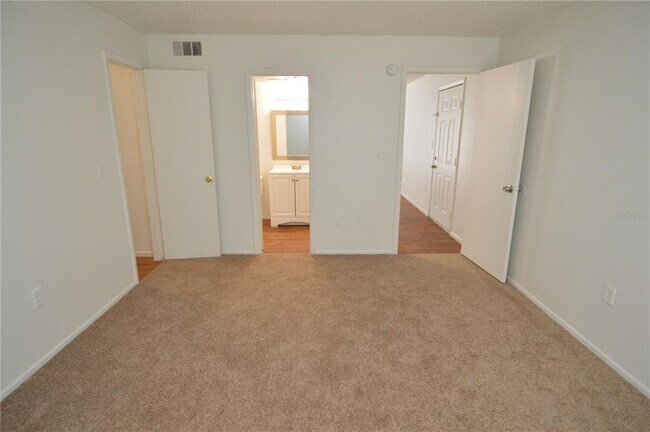 Building Photo - 8425 Cerro Cir