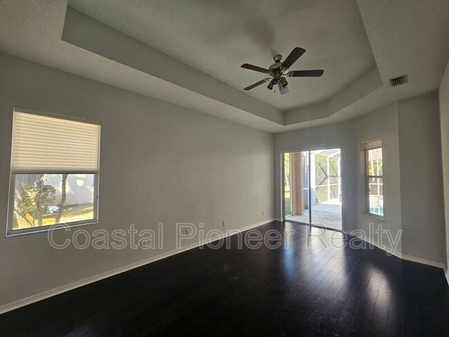 Building Photo - 10441 Greendale Dr