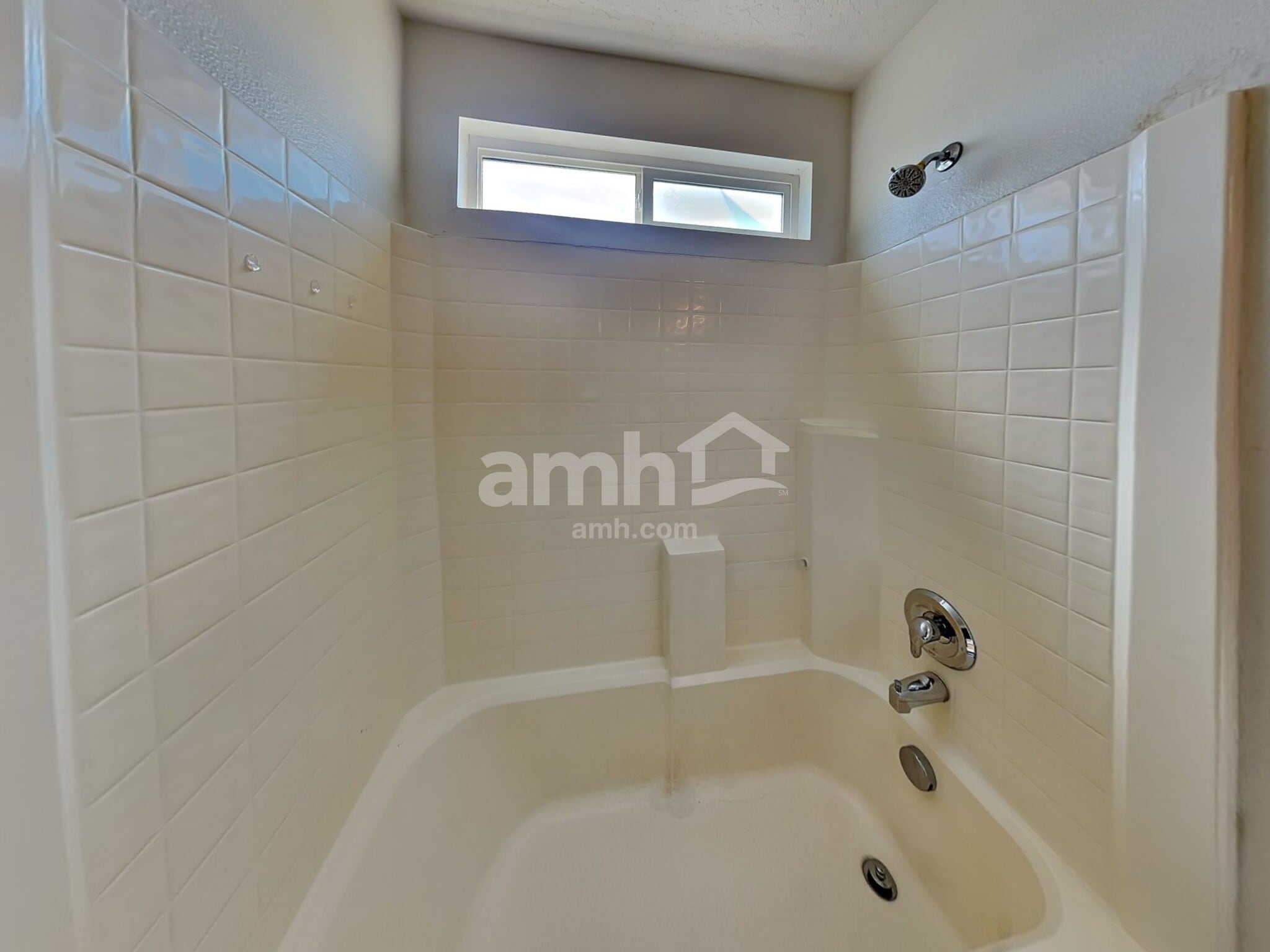 Building Photo - 1285 N Meadowhills Ave