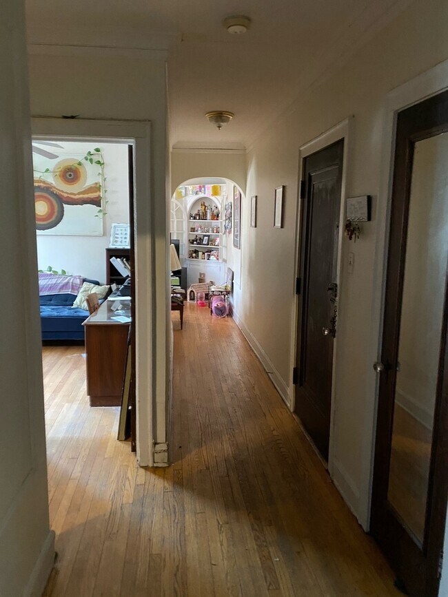 Building Photo - 7522 N Hoyne Ave