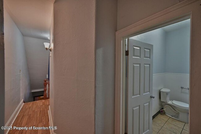 Building Photo - 1416 Capouse Ave