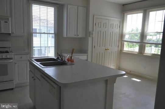 Building Photo - 344 Hart Mews