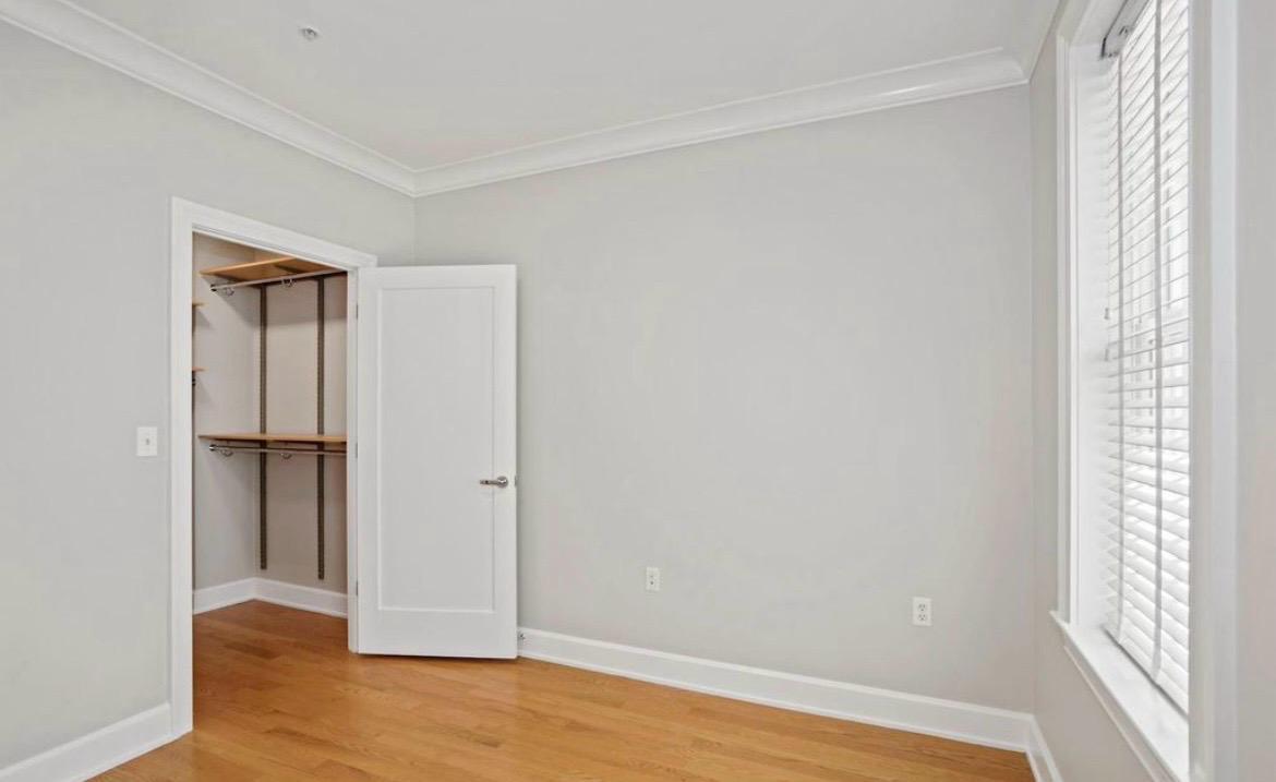 Building Photo - 1121 24th St NW