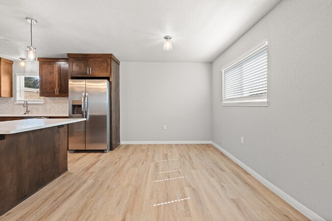 Building Photo - 3 Bed, 2 Bath Duplex (3rd bed is detached)