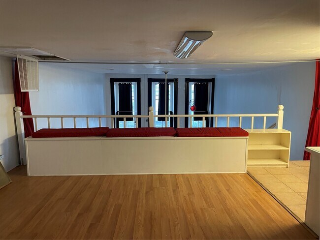 Building Photo - 2116 The Strand