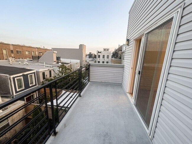 Building Photo - 1331 S Opal St