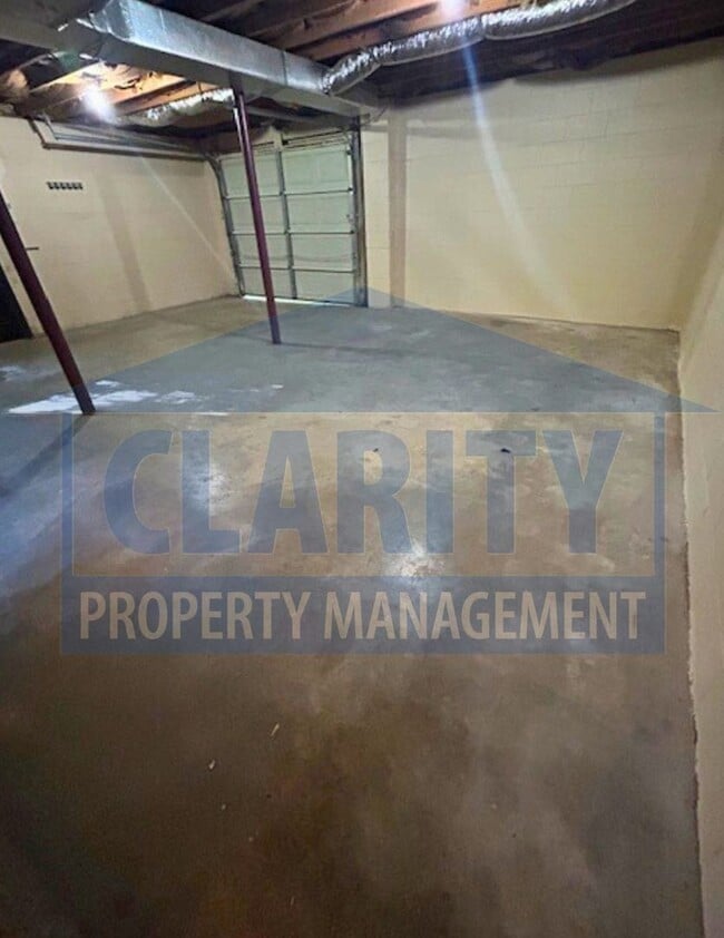 Building Photo - Charming 3 Bedroom, 1 Bath Home with Garag...