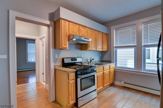 Building Photo - 15 Nelson Pl