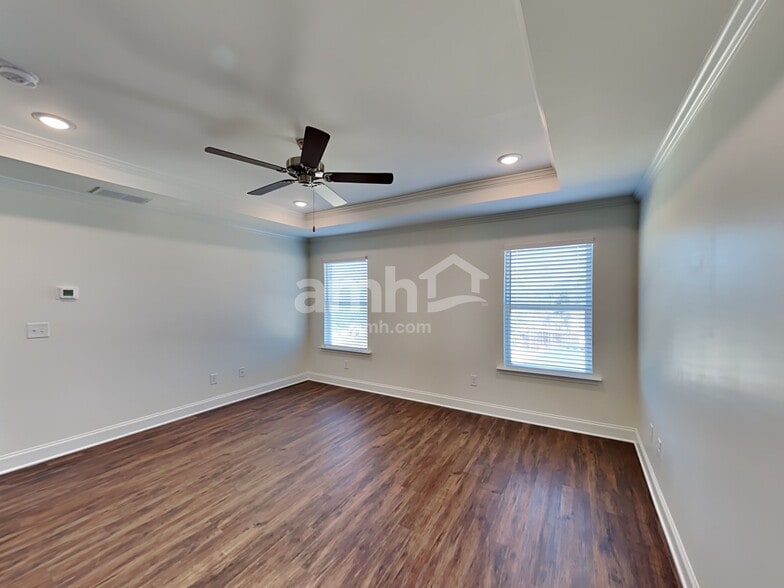 Building Photo - 3901 Chivalry Dr