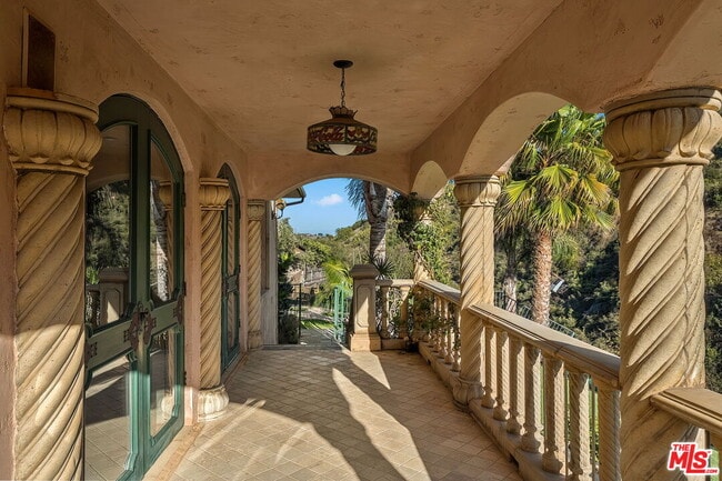 Building Photo - 28305 Via Acero
