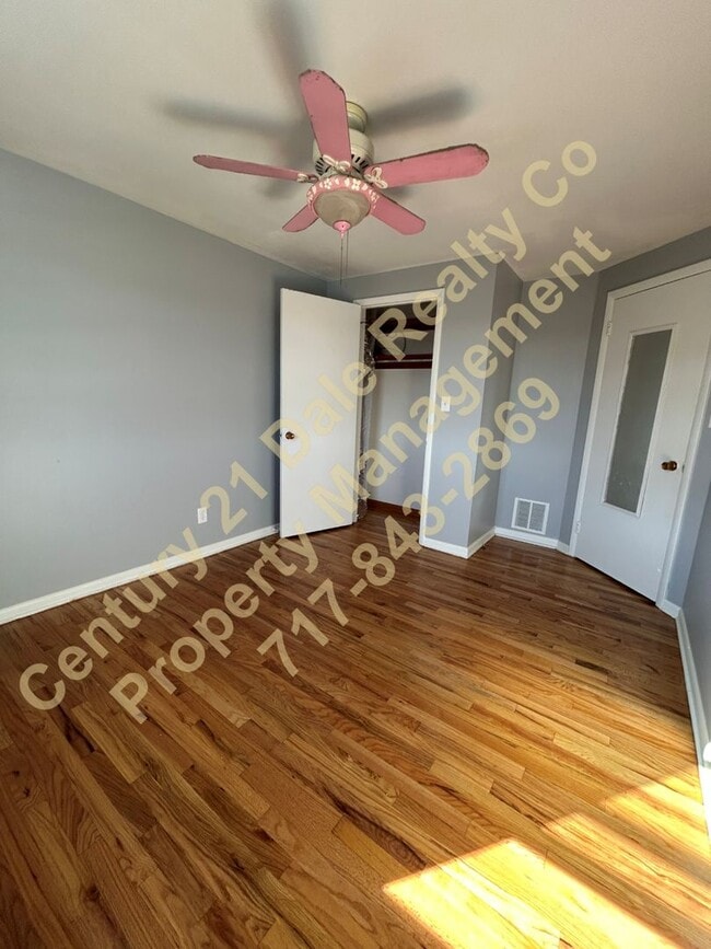 Building Photo - Meade Street 215-217