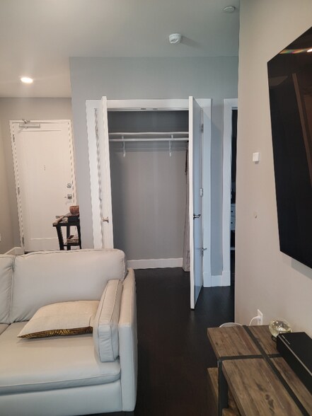 Building Photo - 350 Oliver Ave