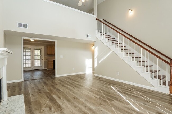 Building Photo - 132 Red Oak Ln