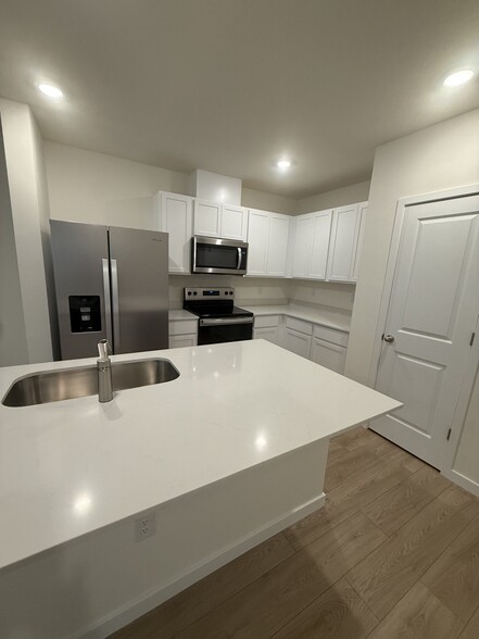 Building Photo - 588 Preston Cv Dr