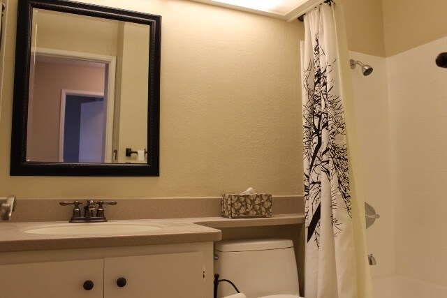 Building Photo - 1088 Cedar Gables Dr