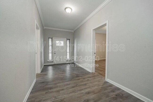 Building Photo - 606 E Brin St