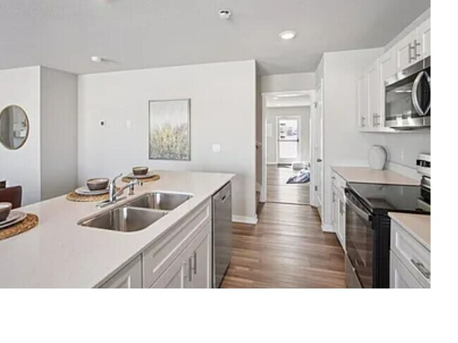 Building Photo - 353 Juniper Dr