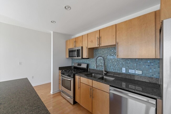 Building Photo - 929 Portland Ave