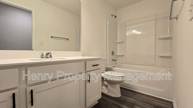 Building Photo - 14 White Hart Ct