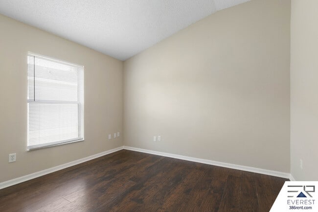 Building Photo - 32 Pierce Ln