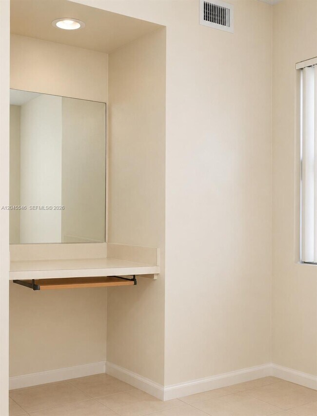 Building Photo - 9999 Summerbreeze Dr