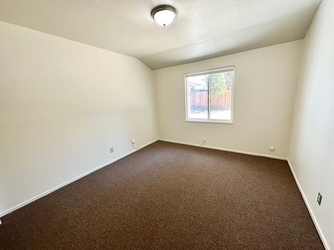 Building Photo - Super close to UC Davis and University Shopping mall-- 4 bedrooms and 2 bathrooms