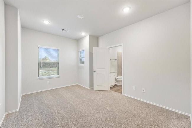 Building Photo - 275 Rd 5102F