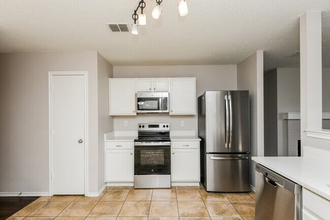 Building Photo - 3957 German Pointer Way