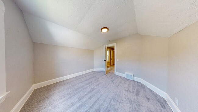 Building Photo - Old Brooklyn - 3 Bedroom Single Family Home