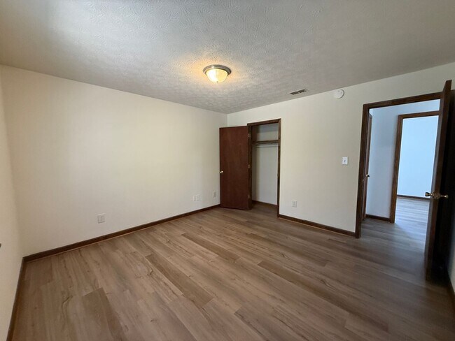 Building Photo - 113/115 Michele Dr