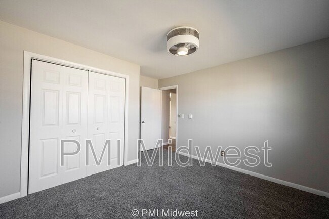 Building Photo - 140 Maple Park Dr