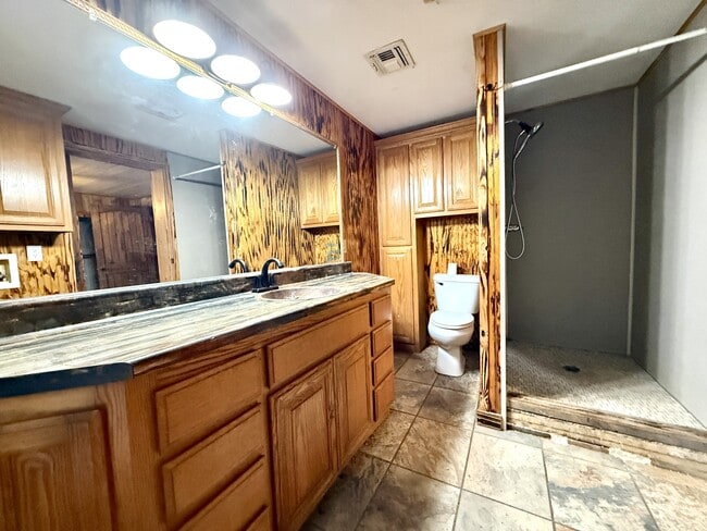 Building Photo - 52 Landmark Rd