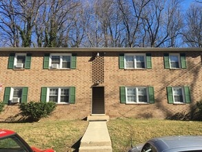 Building Photo - Updated 2 Bedroom, 1 Bath Apartment