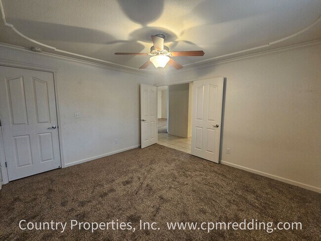Building Photo - Modern 3-Bedroom House on Cul-de-Sac with Newer Flooring Coming Available Soon!