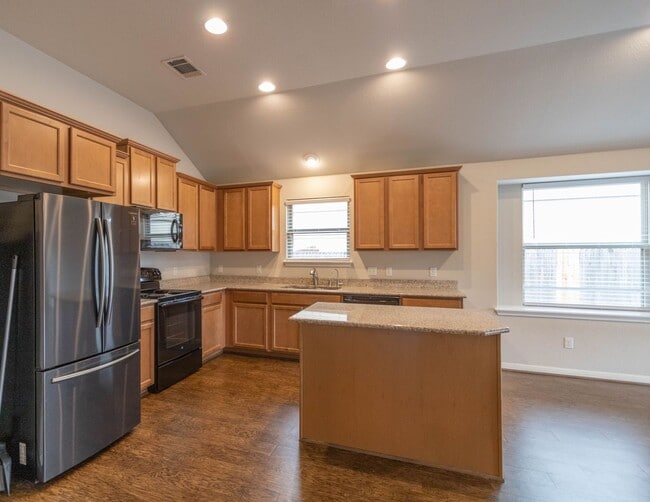 Building Photo - 310 Hyltin St