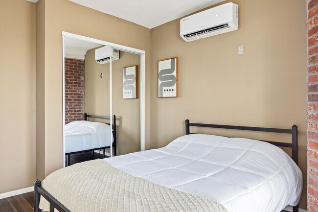 Building Photo - 10777 Ashton Ave