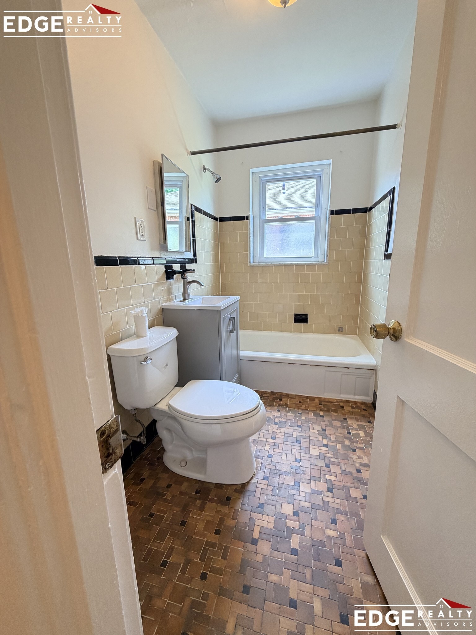 Building Photo - 38 Beechcroft St