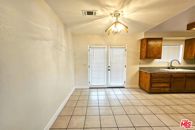 Building Photo - 7556 Thousand Oaks Dr