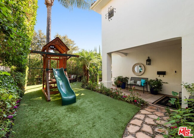 Building Photo - 4513 Tobias Ave