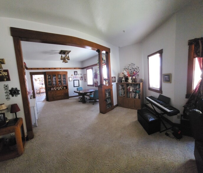 Building Photo - 807 Chicago St