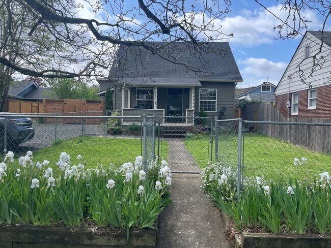 Building Photo - Charming 3-Bedroom Home in Prime Vancouver Location – Pet Friendly with Fenced Yard!