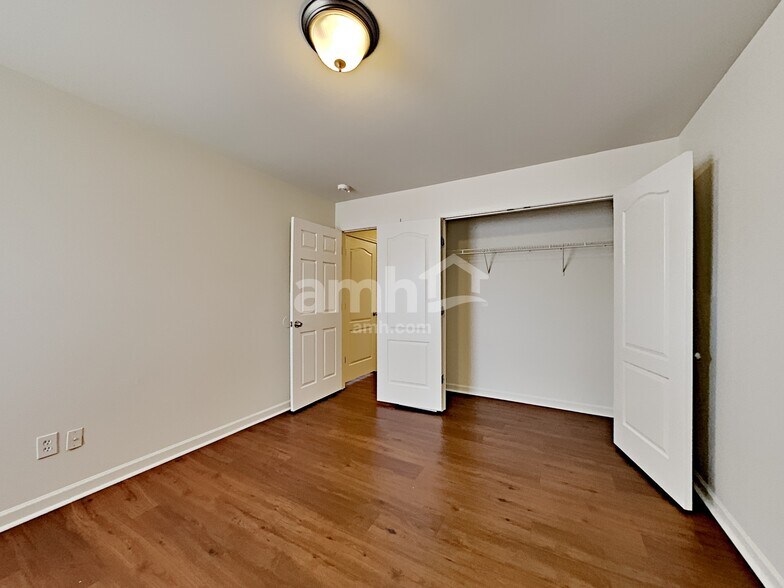 Building Photo - 679 Whispering Breeze